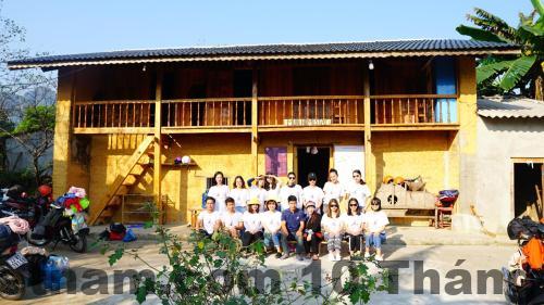 Quang cảnh núi non hùng vĩ, tạo điểm nhấn cho vị trí của homestay.