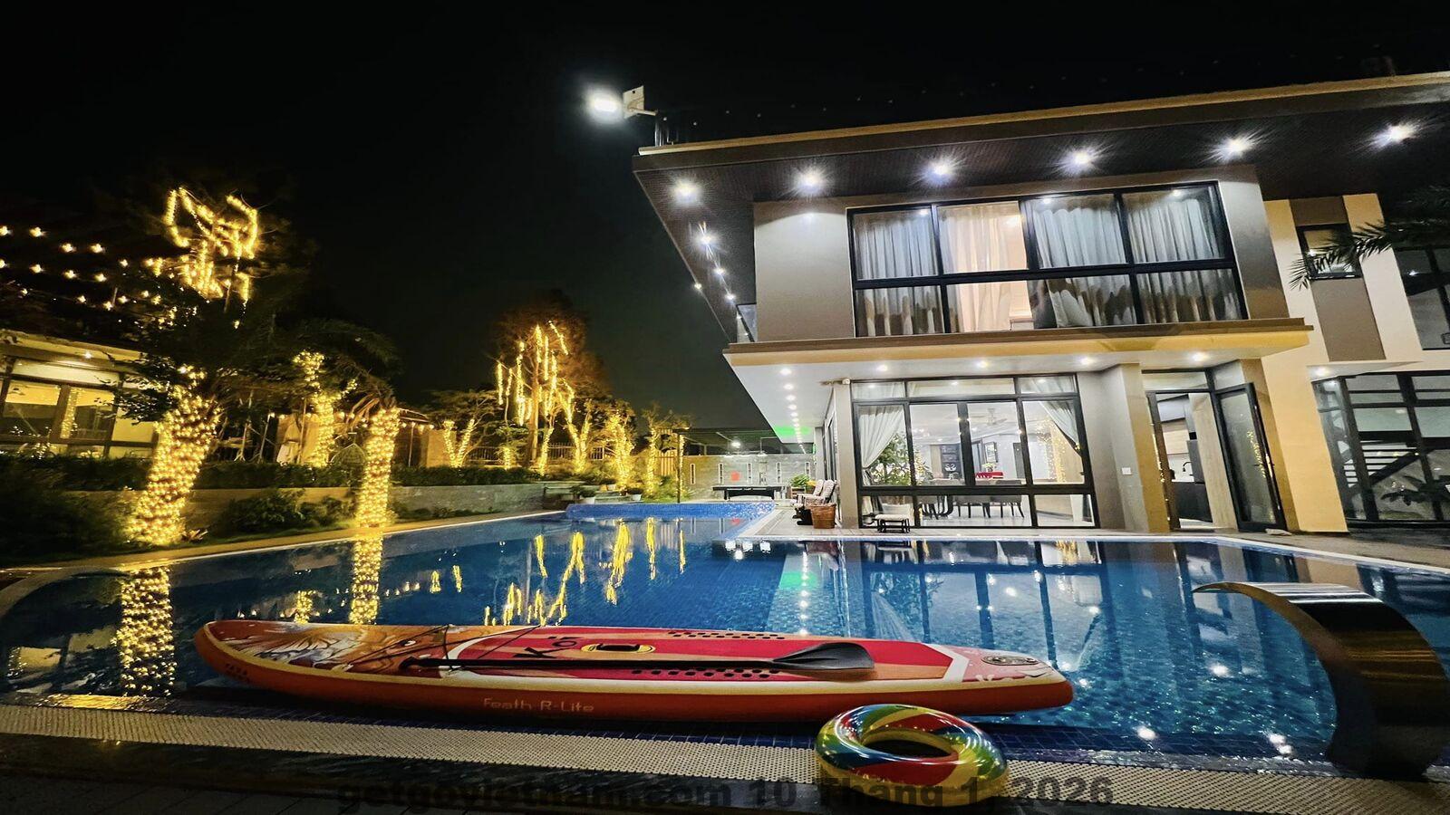 Hoàng Hải Luxury Villa Sóc Sơn Review 2026: Có Đáng Ở Không? 2 Toàn cảnh Hoàng Hải Luxury Villa Sóc Sơn với không gian rộng, nhiều cây xanh và khuôn viên riêng tư