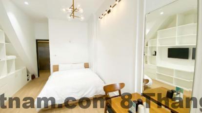 Nhân viên tại Eco Nest luôn sẵn sàng hỗ trợ và giải đáp mọi thắc mắc của du khách.