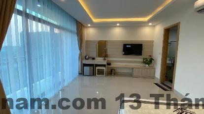 Hồ bơi nhỏ nhưng đủ để thư giãn sau một ngày dài tham quan.