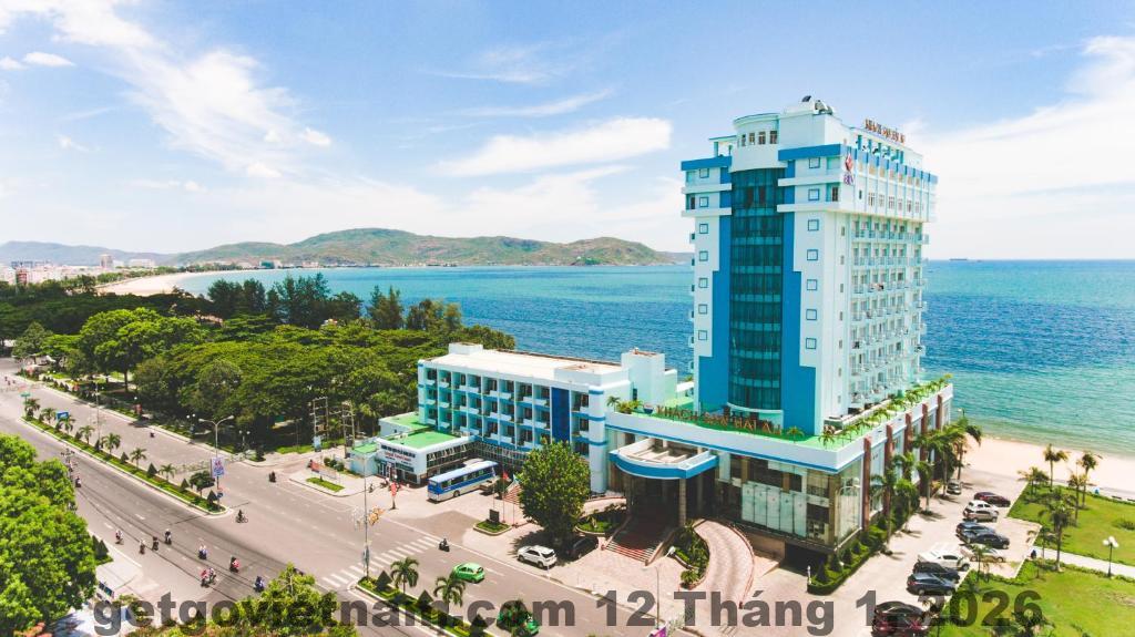 Khu vực lễ tân Khách Sạn Hải Âu Cao Bằng với phong cách truyền thống