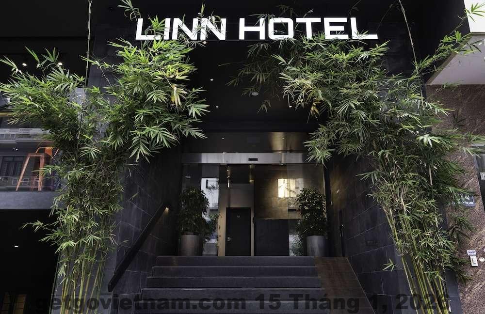 Hồ bơi trong nhà tại Mandala Hotel & Suites Bắc Giang, thiết kế gọn gàng và sạch sẽ