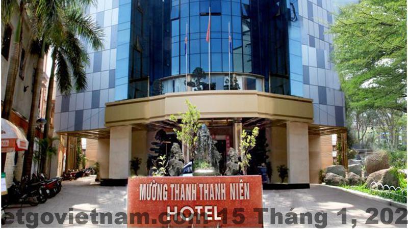 Hồ bơi tại TV Hotel nhìn ra thành phố, là nơi lý tưởng để thư giãn.