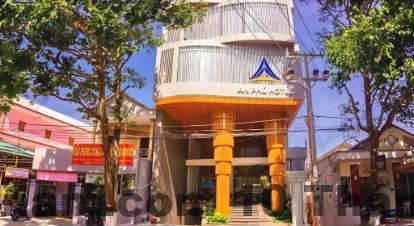 Bữa sáng tại khách sạn Huyen An với các món ăn đặc trưng địa phương.