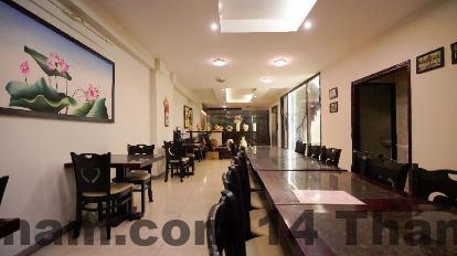 Phòng nghỉ Happy Hotel Điện Biên với nội thất cơ bản, thiết kế đơn giản