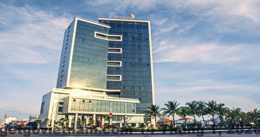 Hồ bơi vô cực rooftop tại M Hotel Da Nang nhìn thẳng ra biển Mỹ Khê
