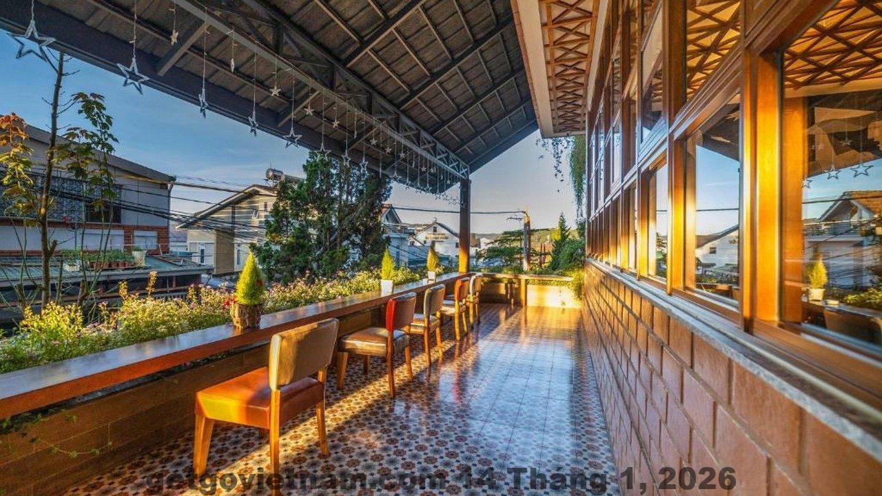 Hành lang và khu vực sinh hoạt chung tại Brick Hotel Phú Thọ