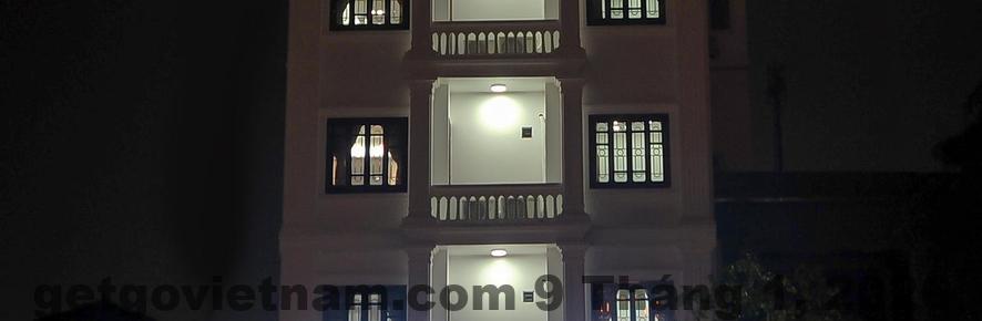 Vị trí Khách Sạn Sao Băng nằm ngay mặt đường Ngọc Lâm, thuận tiện di chuyển