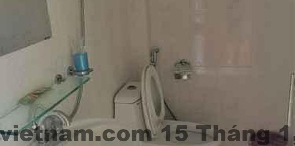 Phòng nghỉ tại khách sạn, với không gian thoáng đãng và nội thất đơn giản nhưng sạch sẽ