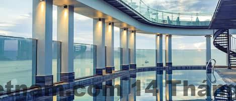 Phòng nghỉ tại Serene Sea Beach Hotel Danang với nội thất hiện đại, tông màu sáng