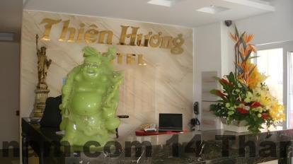 Phòng nghỉ tại khách sạn Thiên Hương với không gian sang trọng và tiện nghi.