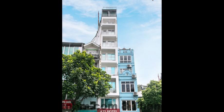 Hành lang nhà nghỉ – đơn giản, không tiện ích phụ trợ.