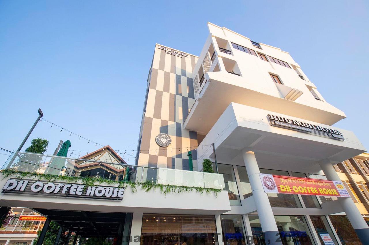 Mặt tiền Khách Sạn Hữu Nghị 2 Móng Cái nằm trên trục đường Hữu Nghị trung tâm thành phố