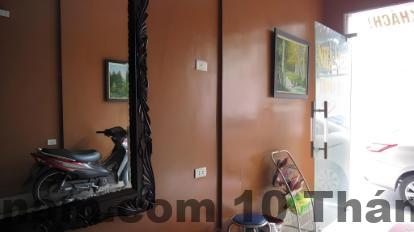 Đánh giá Clover Hotel Hà Nội 2026: Vị trí trung tâm, nên ở hay chỉ “tạm ổn”? 2 Mặt tiền Clover Hotel Hà Nội trên phố Tôn Đức Thắng – vị trí trung tâm quận Đống Đa