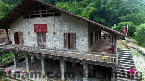 Không gian làng đá Khuổi Ky nơi Quang Thuận Homestay tọa lạc