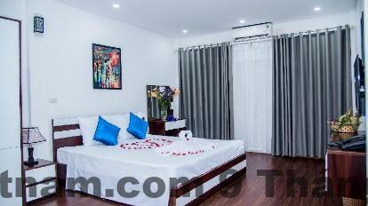 Hanoi Oriental Pearl Hotel về đêm với ánh sáng ấm