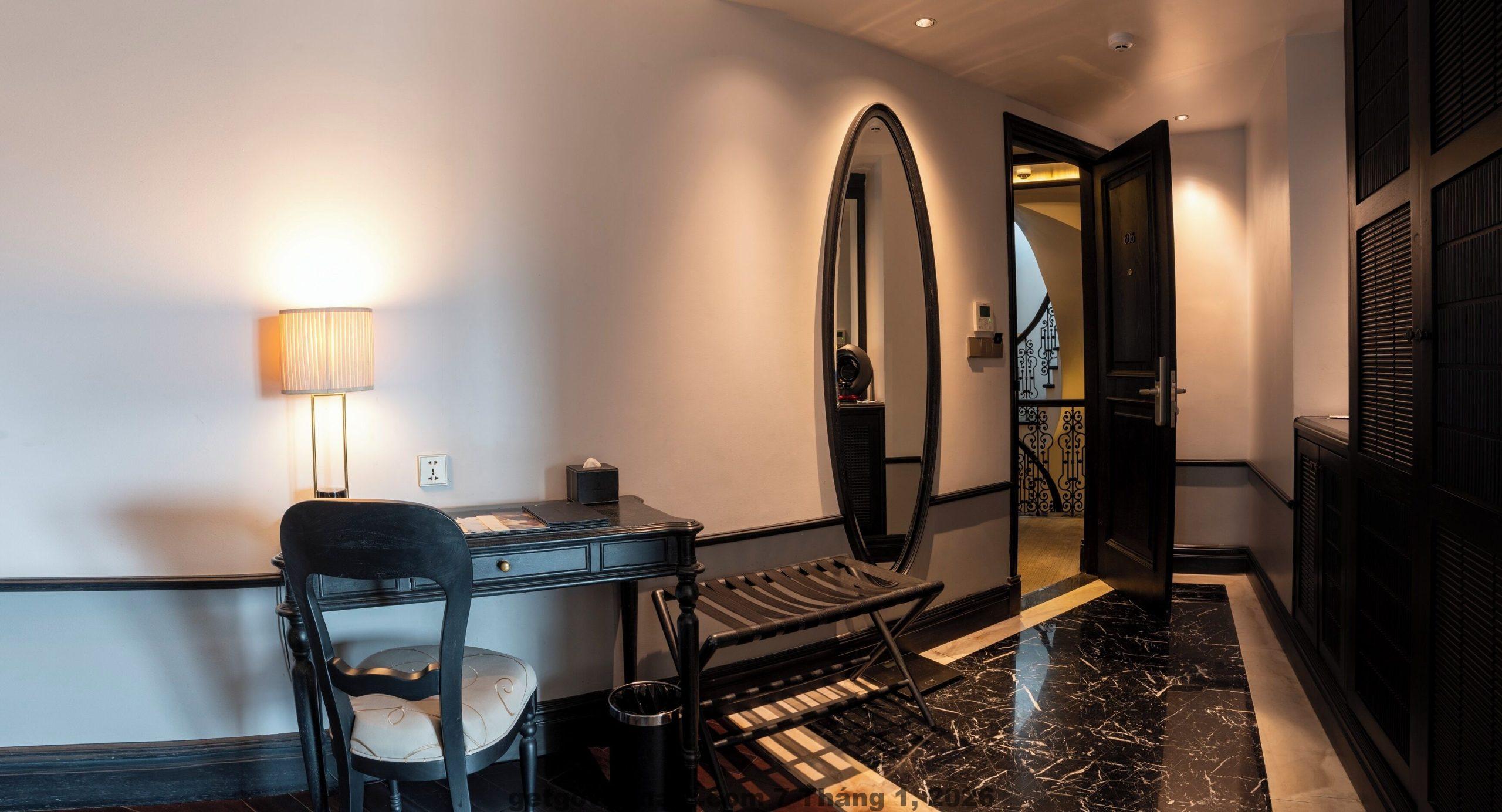 Rooftop bar La Sinfonía del Rey Hotel & Spa với tầm nhìn Hồ Gươm về đêm