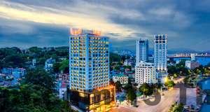 Không gian phòng khách sạn hiện đại và tiện nghi, mang lại sự thoải mái cho du khách.