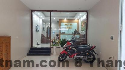 Hồ bơi tại khách sạn Hotel Love khá nhỏ, cần cải thiện vệ sinh