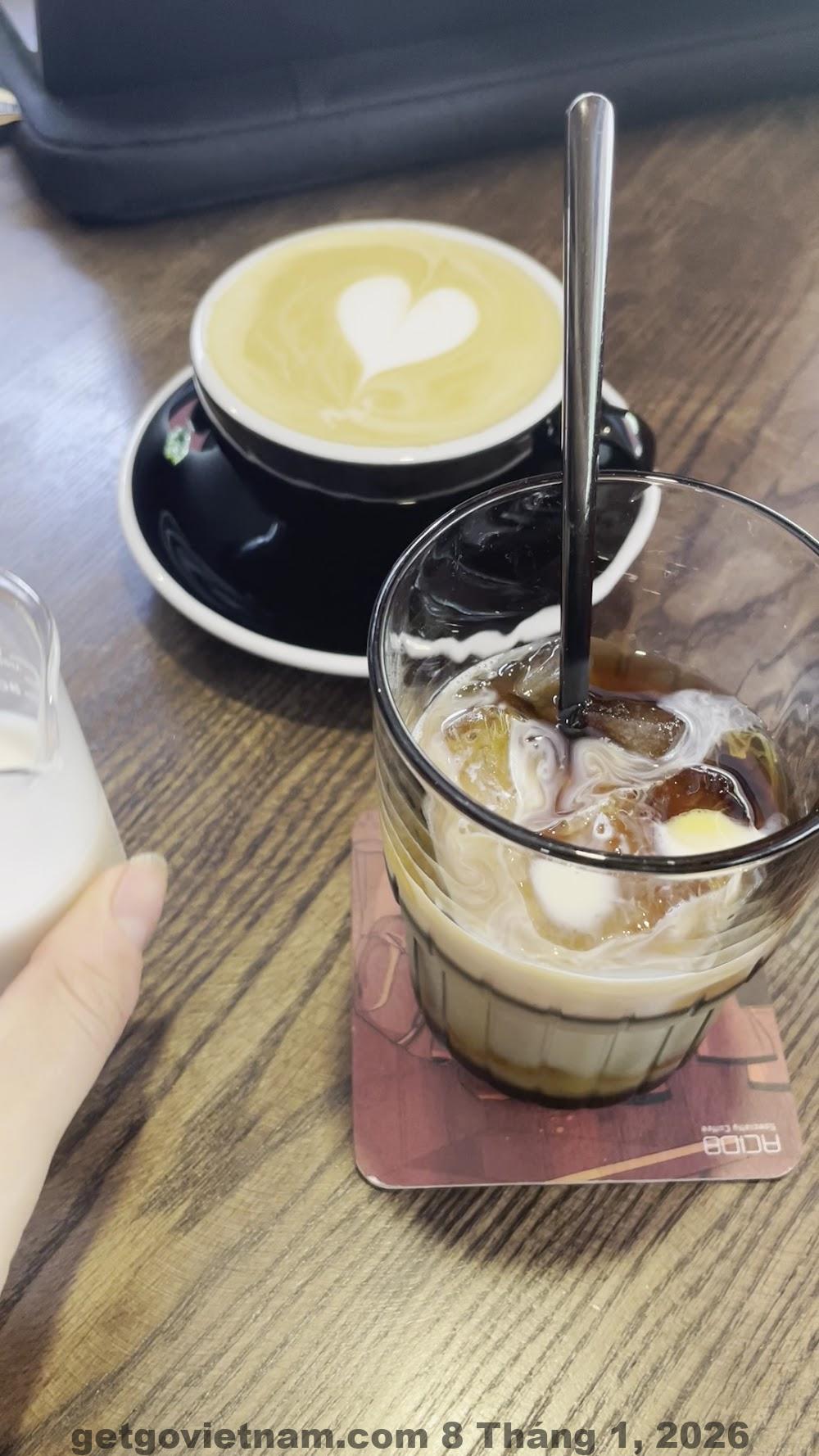 Ly cà phê trứng béo mịn – món đặc trưng tại Homestay & Egg Coffee Hà Nội