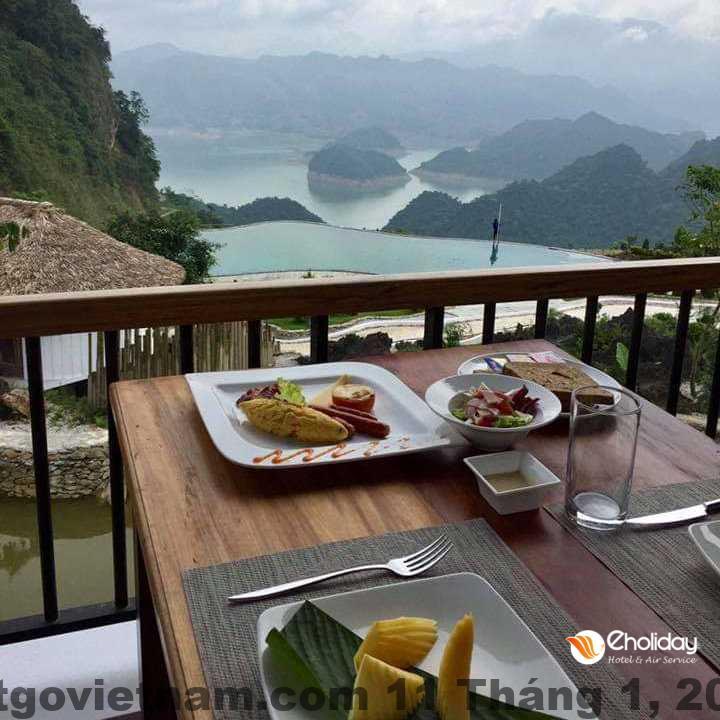 Bữa sáng tại khách sạn Mai Châu theo phong cách đơn giản, đủ no