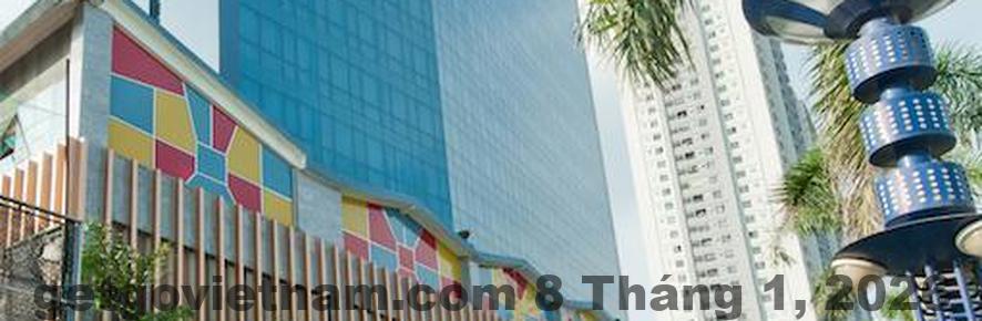 Hồ bơi tại Mường Thanh Grand Xa La, nơi thư giãn tuyệt vời.