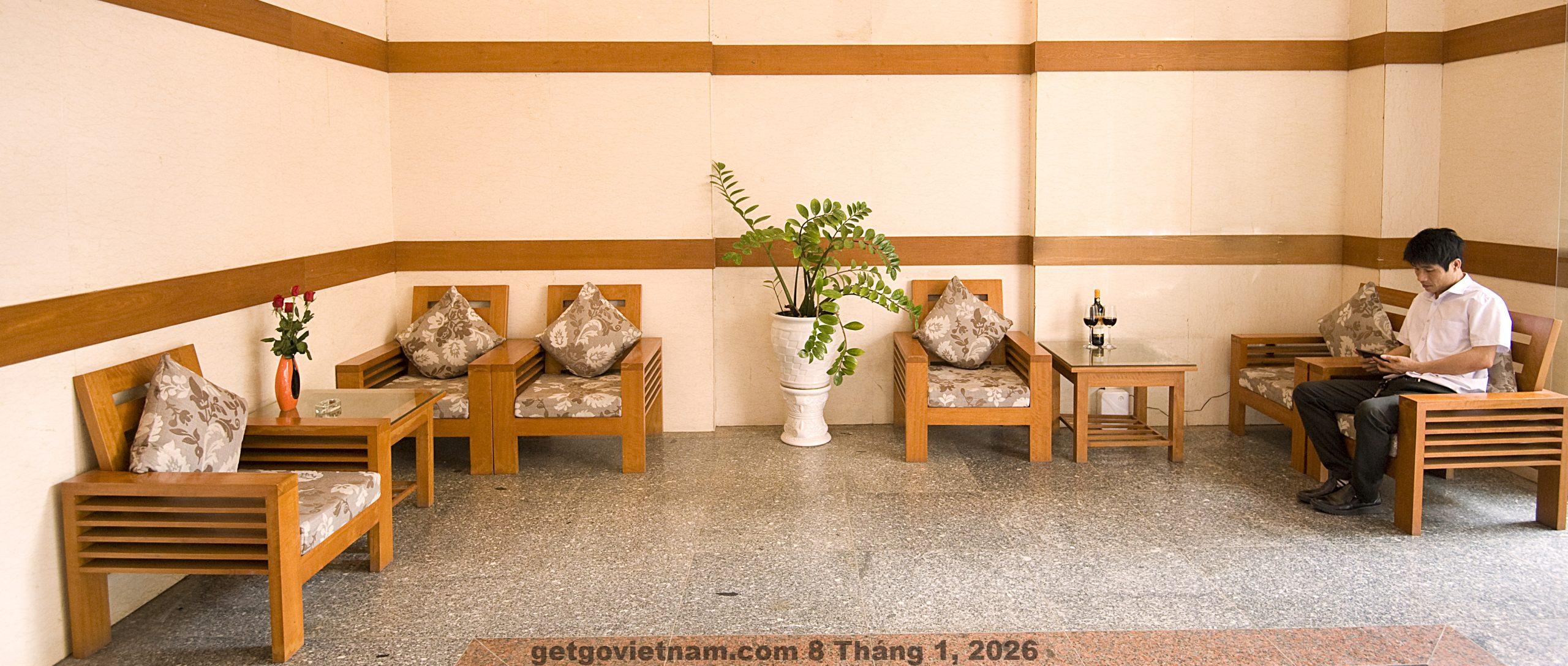 Phòng nghỉ tại Khách Sạn Vân Đồn 1 rộng rãi và thoải mái.