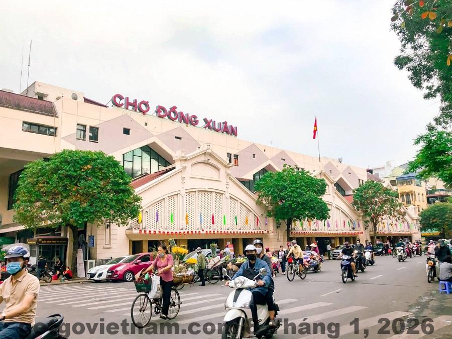 Chợ Đồng Xuân cách Grande Collection Hotel & Spa khoảng 5 phút đi bộ