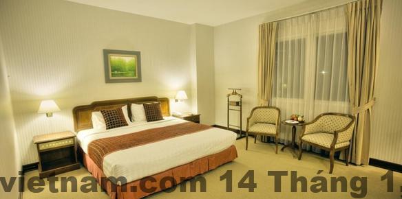 Khu vực lễ tân khách sạn Zéphyr Hà Nội với phong cách cổ điển