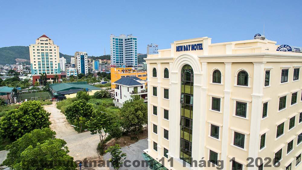 Khu vực đường Phạm Văn Đồng nơi New Star Halong Hotel tọa lạc