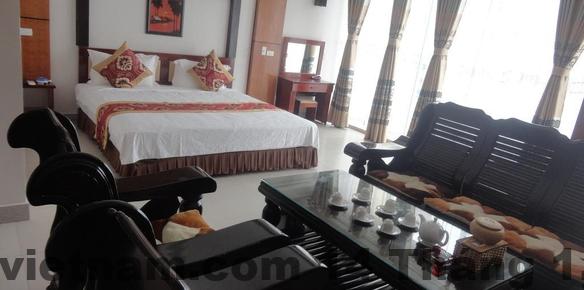 Khu vực lễ tân và sảnh Khách sạn Hương Bình Ruby