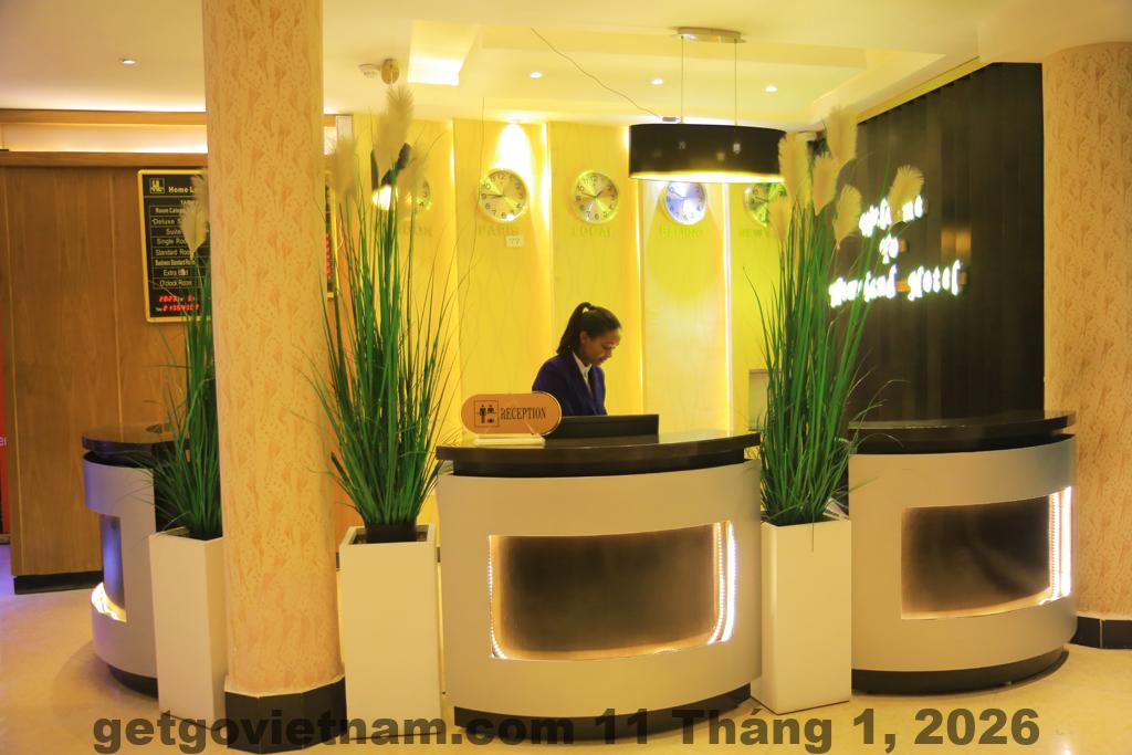 Khu vực lễ tân khách sạn Omerta và thái độ phục vụ nhân viên