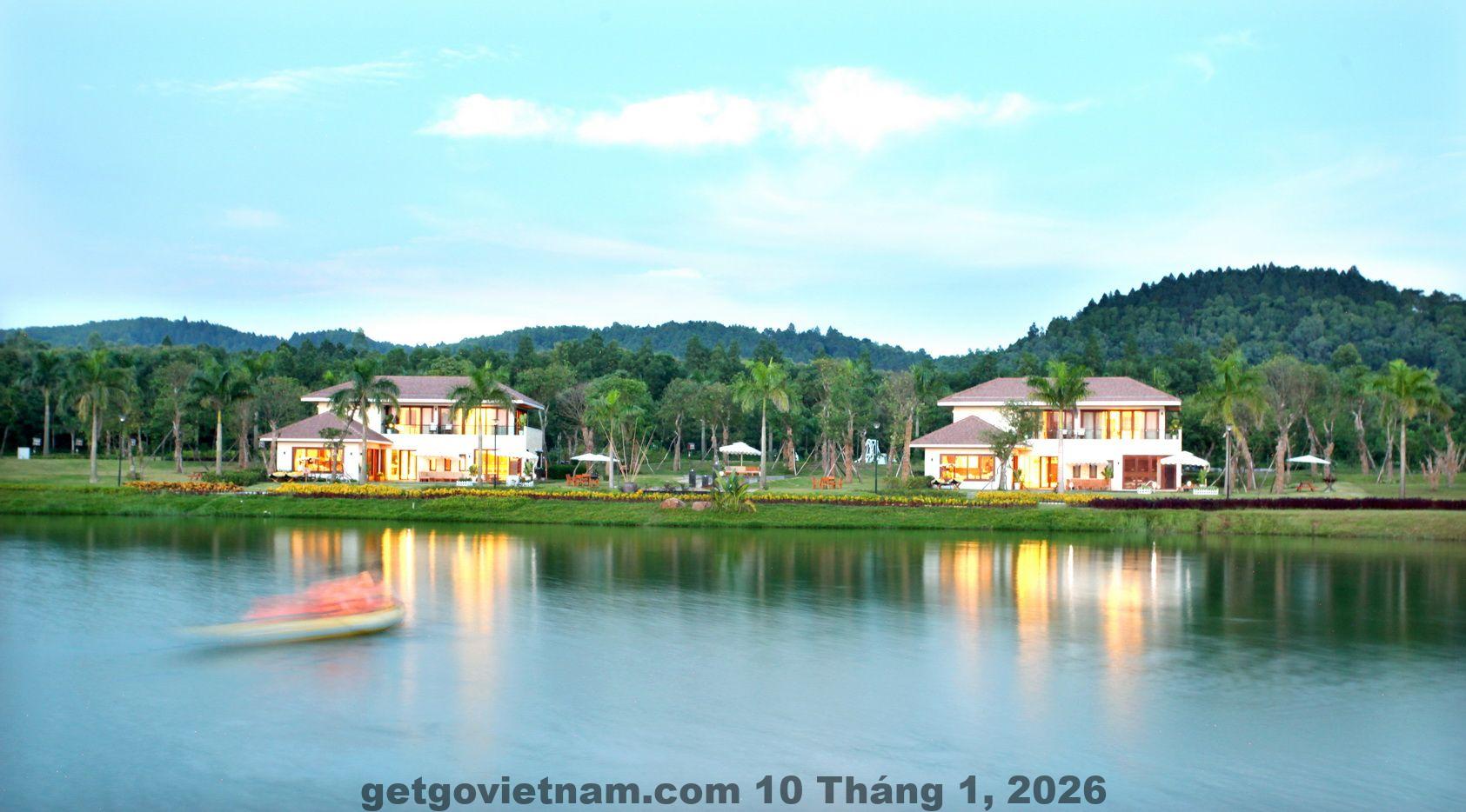 Khung cảnh hồ Đại Lải xanh mát bao quanh Belliss Hotel & Spa