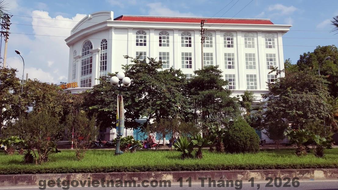 Khu vực lễ tân Khách Sạn Bình Anh 1 với phong cách nhà khách truyền thống