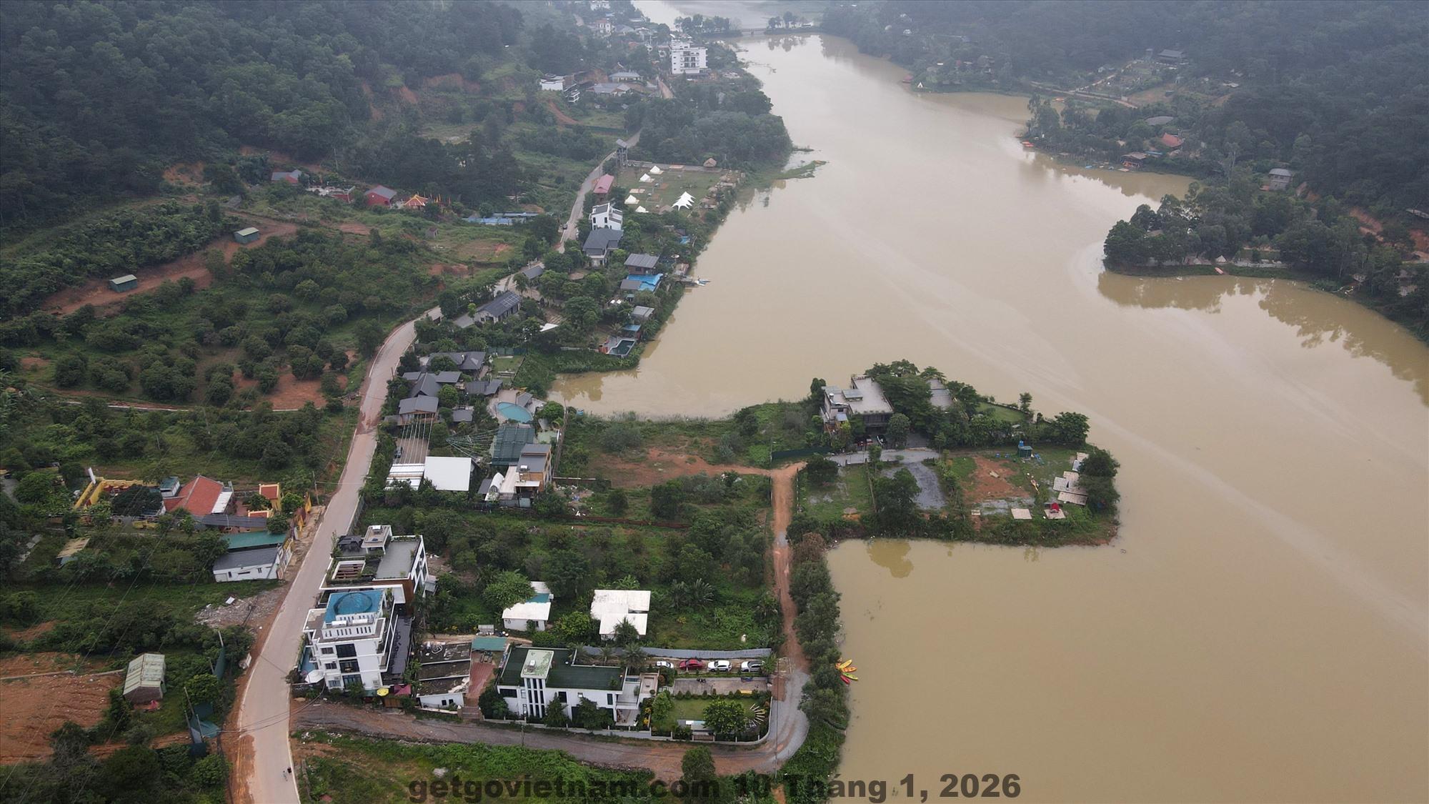 Nhà Ven Hồ Đồng Đò Sóc Sơn review 2026: Có đáng đi trốn Hà Nội? 7 Không gian hồ Đồng Đò Sóc Sơn phù hợp dạo bộ, chèo thuyền và nghỉ dưỡng thiên nhiên