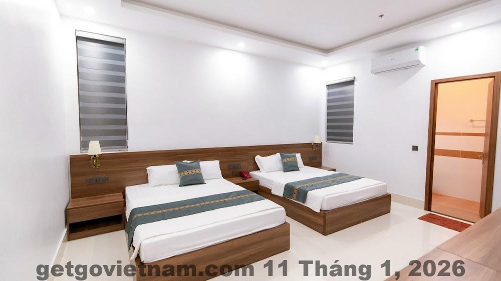 Khu vực xung quanh khách sạn, không có hồ bơi hay các tiện ích thể thao như gym hay spa.