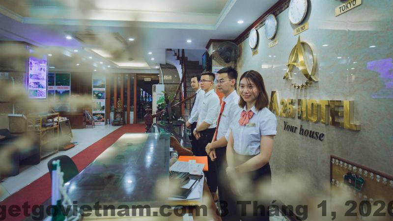Khu vực ăn sáng tại A25 Hotel với buffet đơn giản phục vụ khách lưu trú