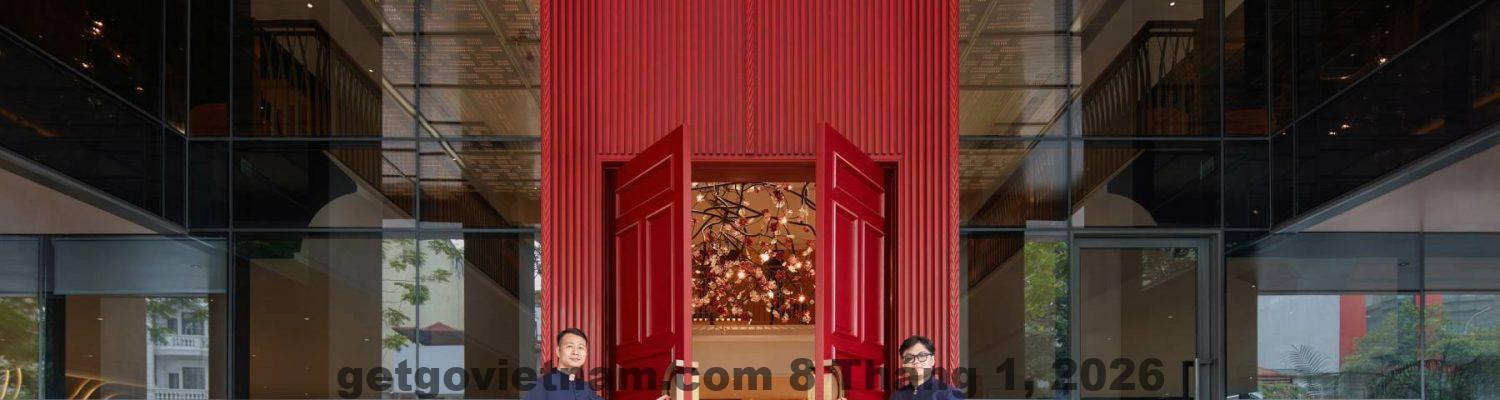 Đánh giá Grand Mercure Hanoi 2026: Khách sạn 5 sao nội đô đáng tiền không? 3 Sảnh lobby Grand Mercure Hanoi rộng, trần cao, tông màu trầm sang trọng