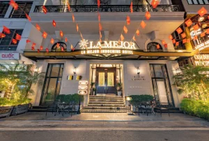 Mat tien La Mejor Indochine Hotel nam tren pho Dao Duy Tu