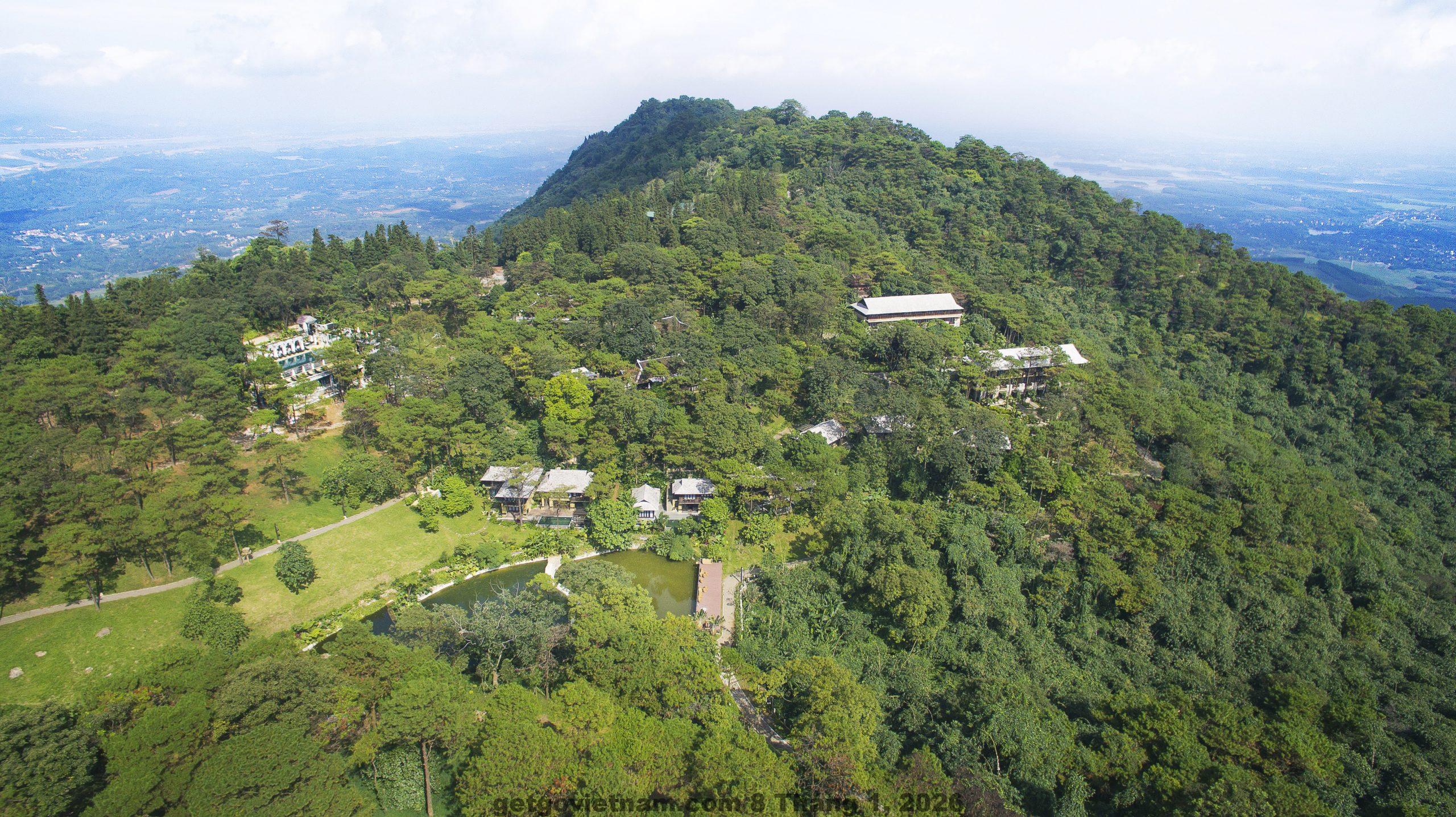 Hồ bơi của khách sạn tuy không quá lớn nhưng vẫn là một điểm nhấn thư giãn cho khách lưu trú.