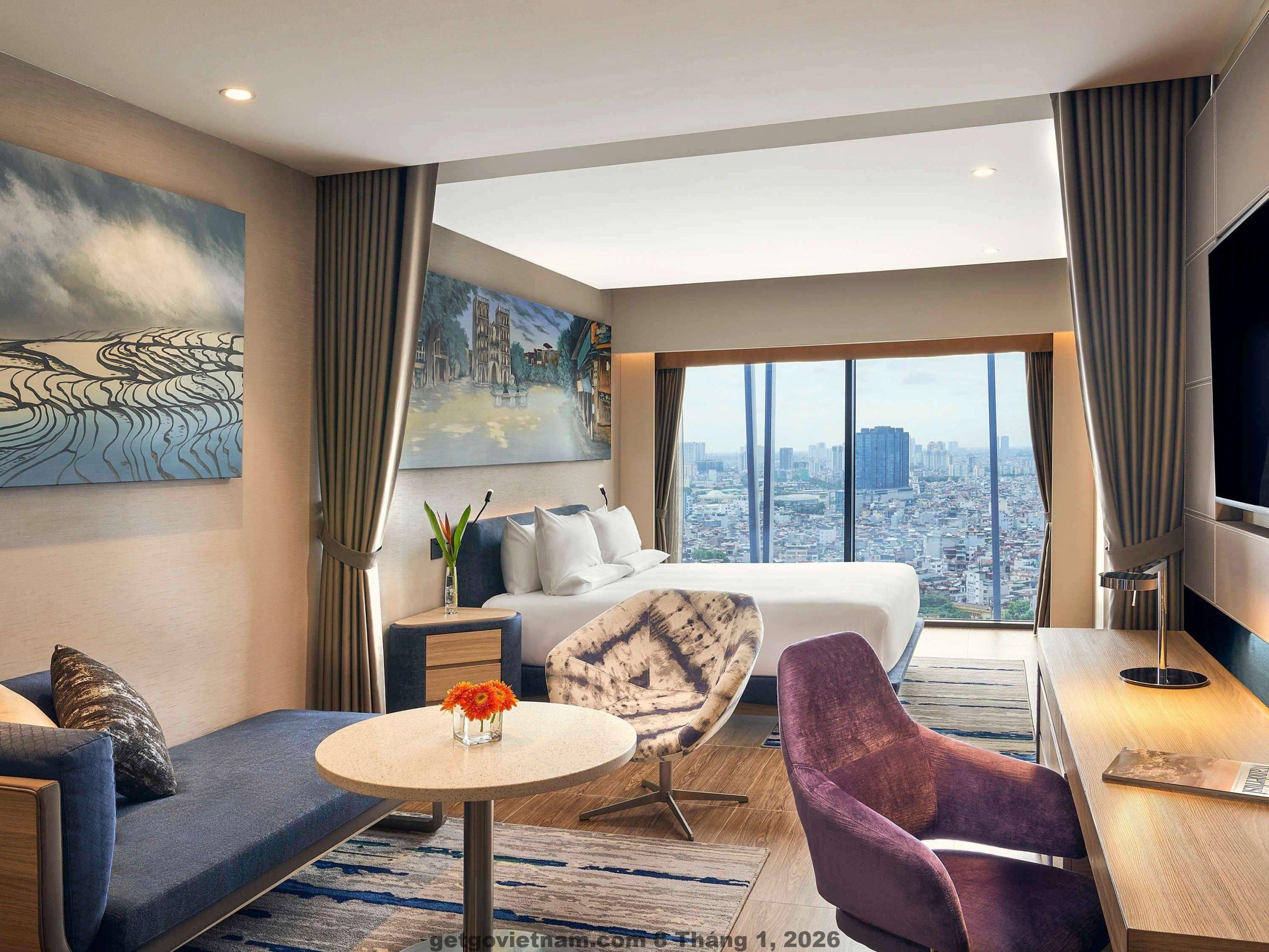 Mặt tiền khách sạn Novotel Hà Nội Thái Hà với thiết kế hiện đại, nằm trên trục đường Thái Hà trung tâm Đống Đa