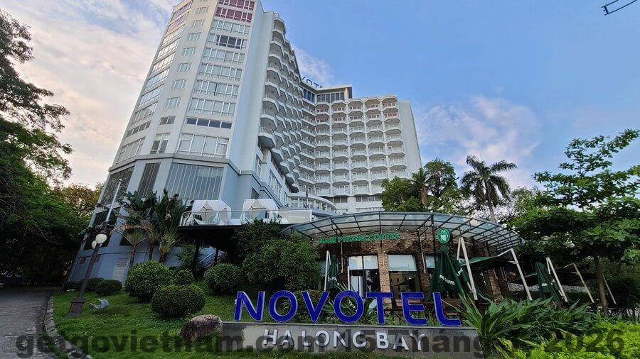 Vị trí khách sạn Novotel Ha Long Bay đối diện biển Bãi Cháy