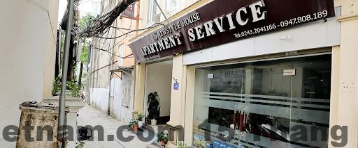 Khu vực lễ tân New Style House Hotel 2 nhỏ gọn, nhân viên thân thiện