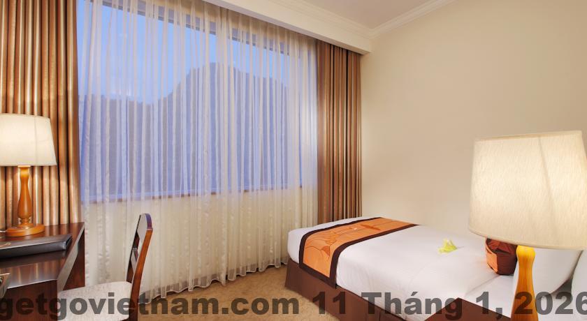 Khu vực lễ tân khách sạn Hoa Sơn Hotel