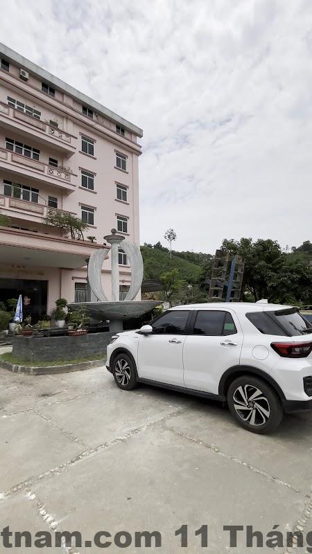 Nội thất phòng ngủ tại khách sạn, rộng rãi và thoáng đãng.