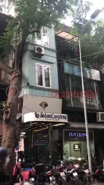 Phòng ngủ La Selva Central Hotel thiết kế boutique, tông màu trầm ấm