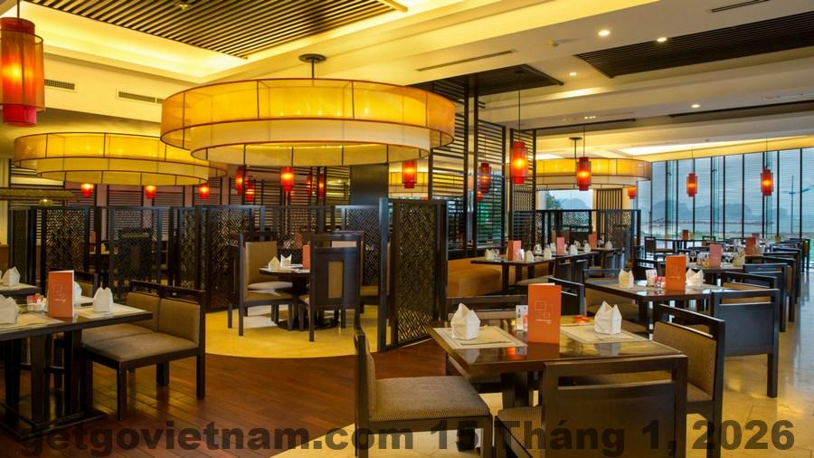 Nhà hàng buffet sáng tại Novotel Ha Long Bay