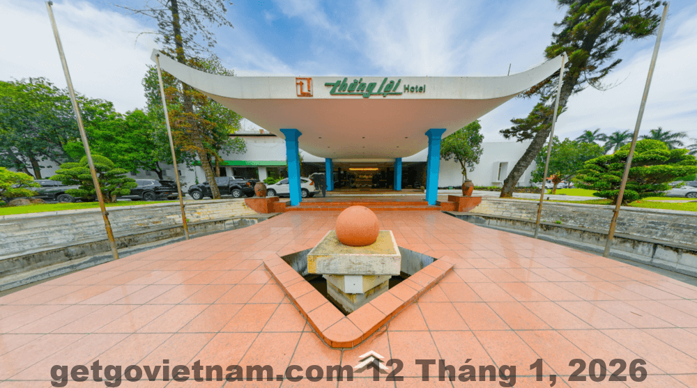 Sảnh lễ tân Khách sạn Công đoàn Quảng Bá với phong cách truyền thống