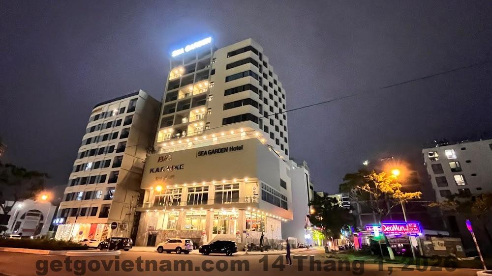 Khách sạn Tashi Ocean Garden nằm trên trục đường Hồ Nghinh, cách biển Mỹ Khê vài phút đi bộ