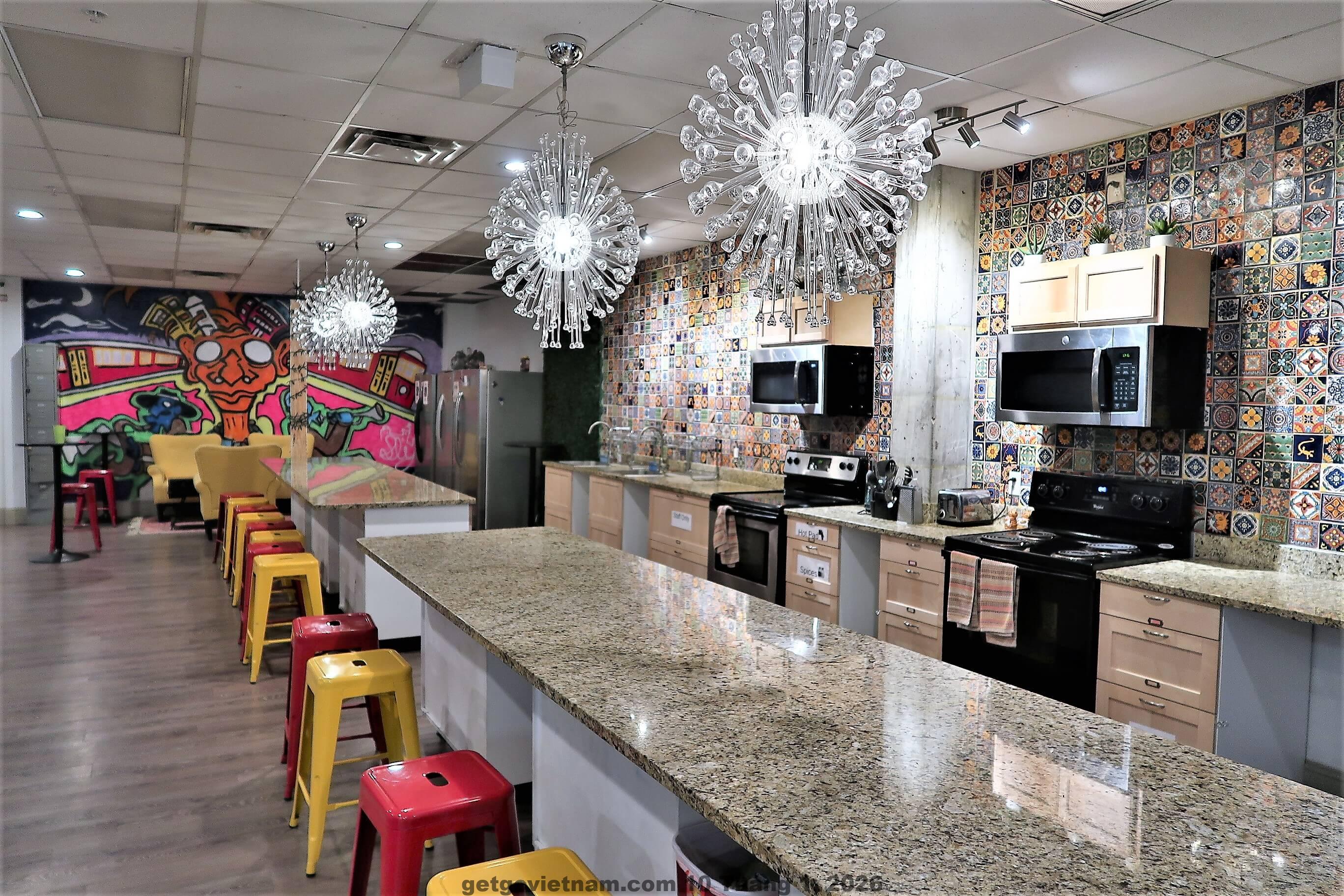 Khu vực sinh hoạt chung và bếp tại Ann’s Home Ha Noi